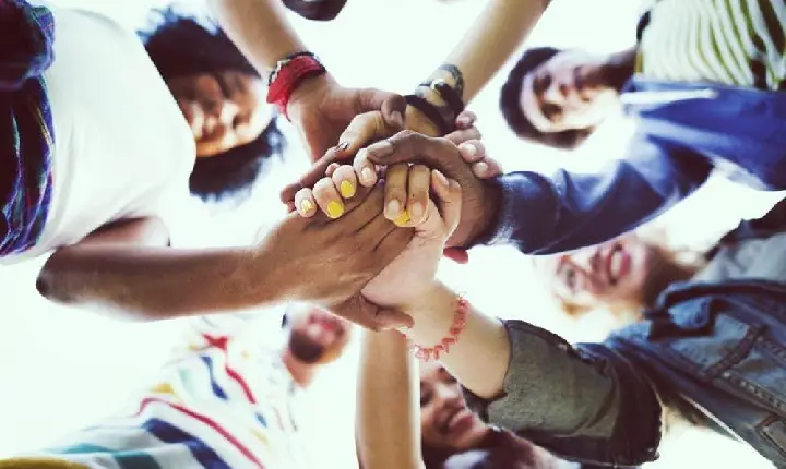 Curso gratuito capacita docentes em história afro-brasileira