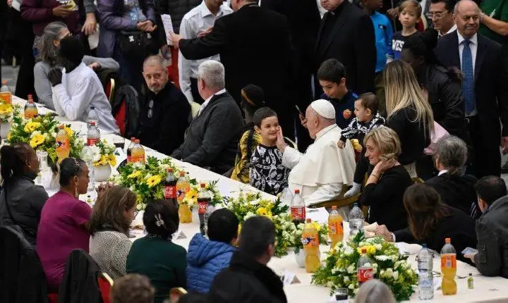 Dia Mundial dos Pobres: Papa almoçará com 1.300 pessoas carentes