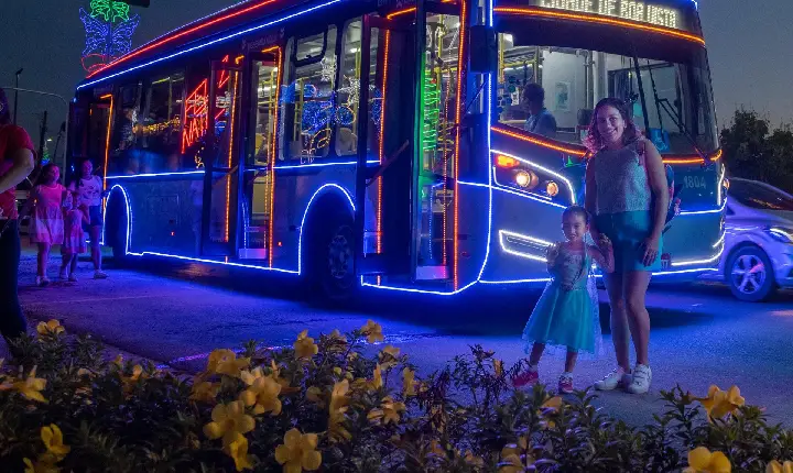 Expresso Natalino 2024: Passeios gratuitos em ônibus iluminados iniciam hoje