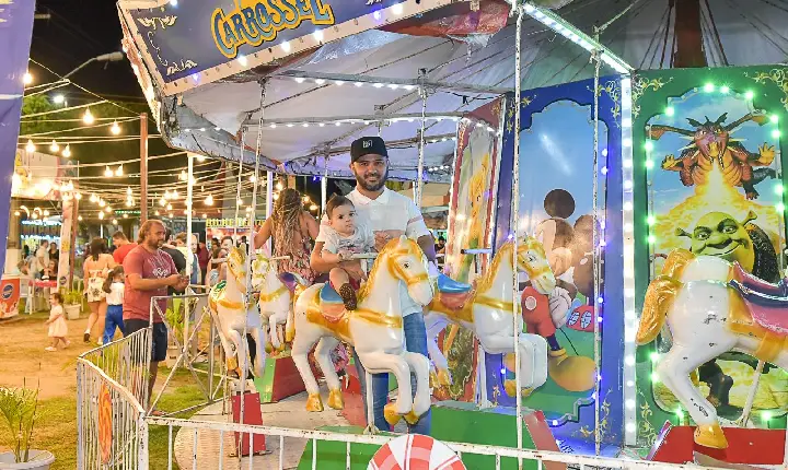 Famílias Celebram o São João no Parque Anauá com Espaço Dedicado às Crianças.