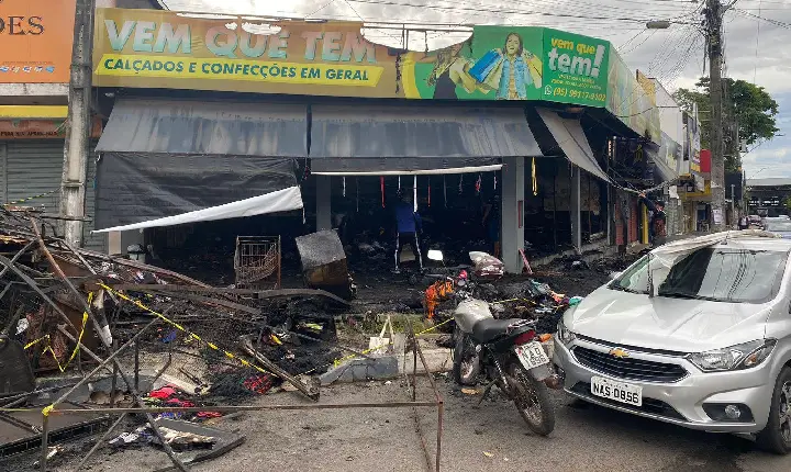 Incêndio consome loja de confecções de calçados no centro de Boa Vista