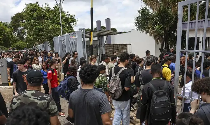 Índice de abstenção no primeiro dia do Enem cai para 26,6%