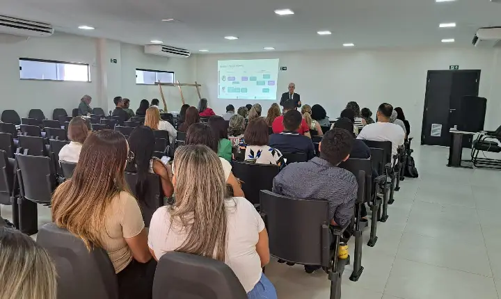 Seed recebe equipe de entidade do terceiro setor que atua pela melhoria da educação