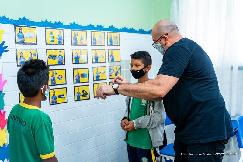 Alunos com surdez passam a ser atendidos em quatro escolas polo de Boa Vista