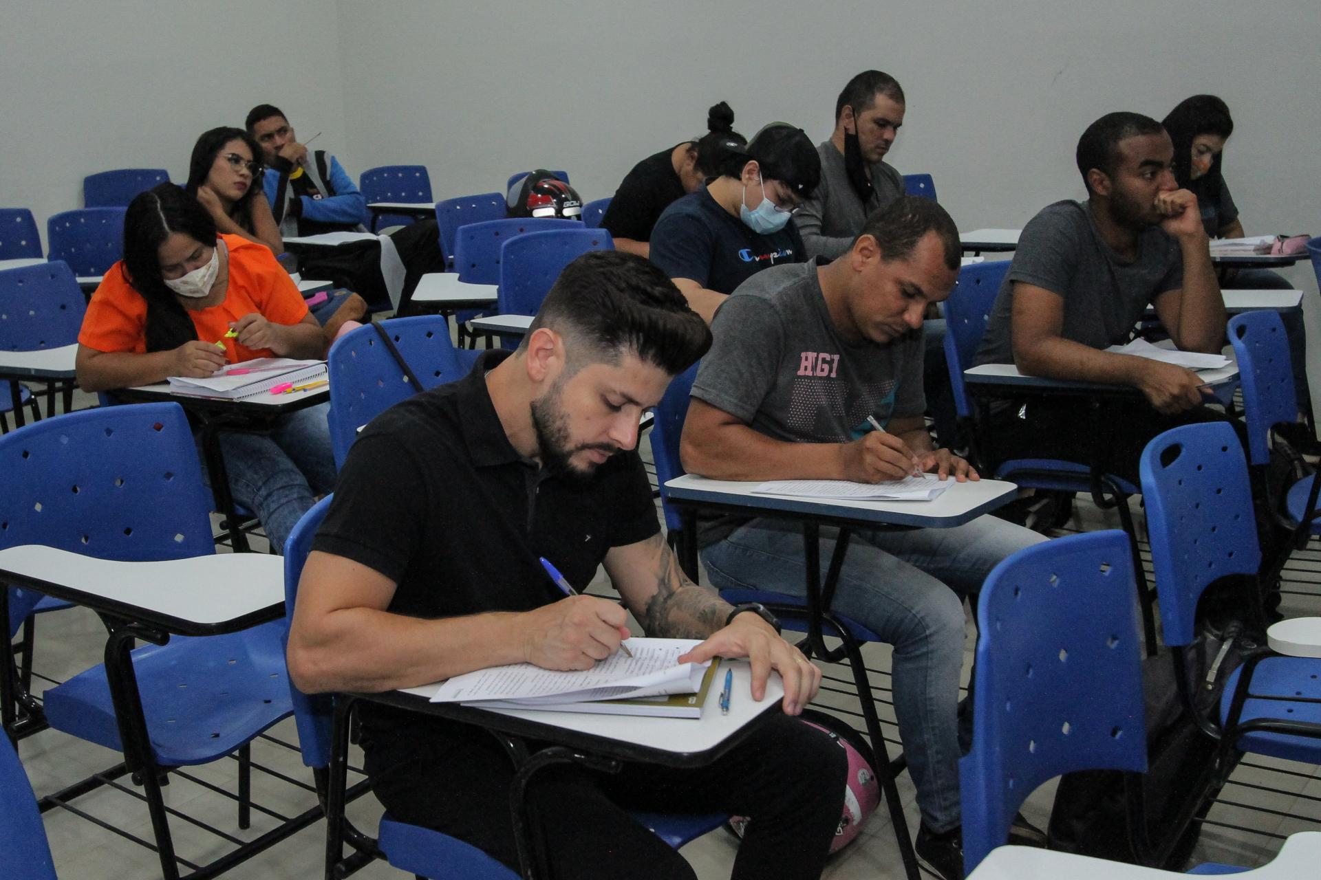 Escola do Legislativo prorroga preparatório para concurso e reabre vagas