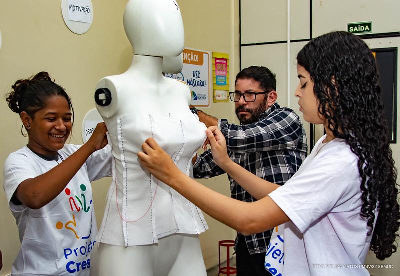 Jovens usam a criatividade e revelam talento através do Corte e Costura