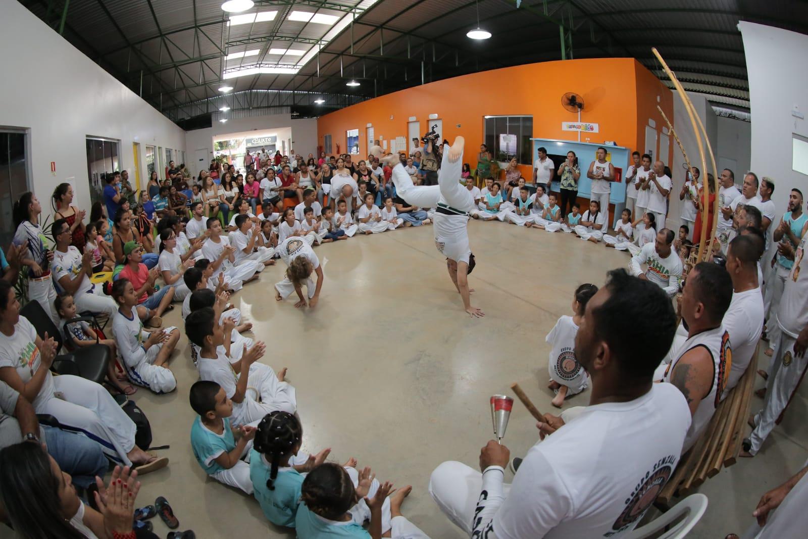 Alunos da capoeira participam de batizado no Centro de Convivência da Juventude