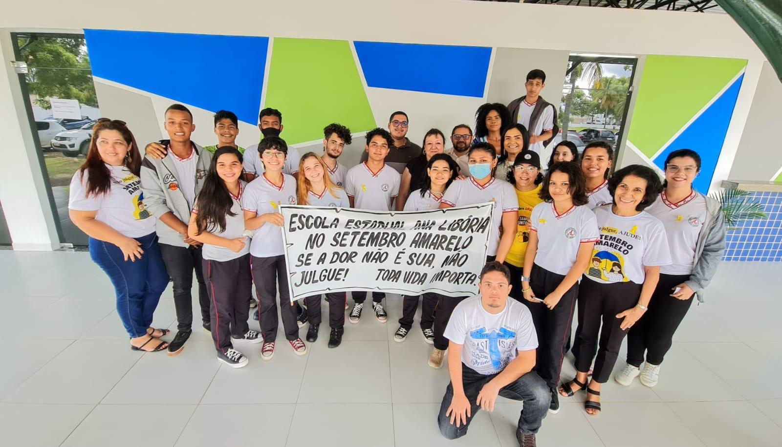 Alunos do Ana Libória apresentam projeto de blitz pela vida na Setrabes