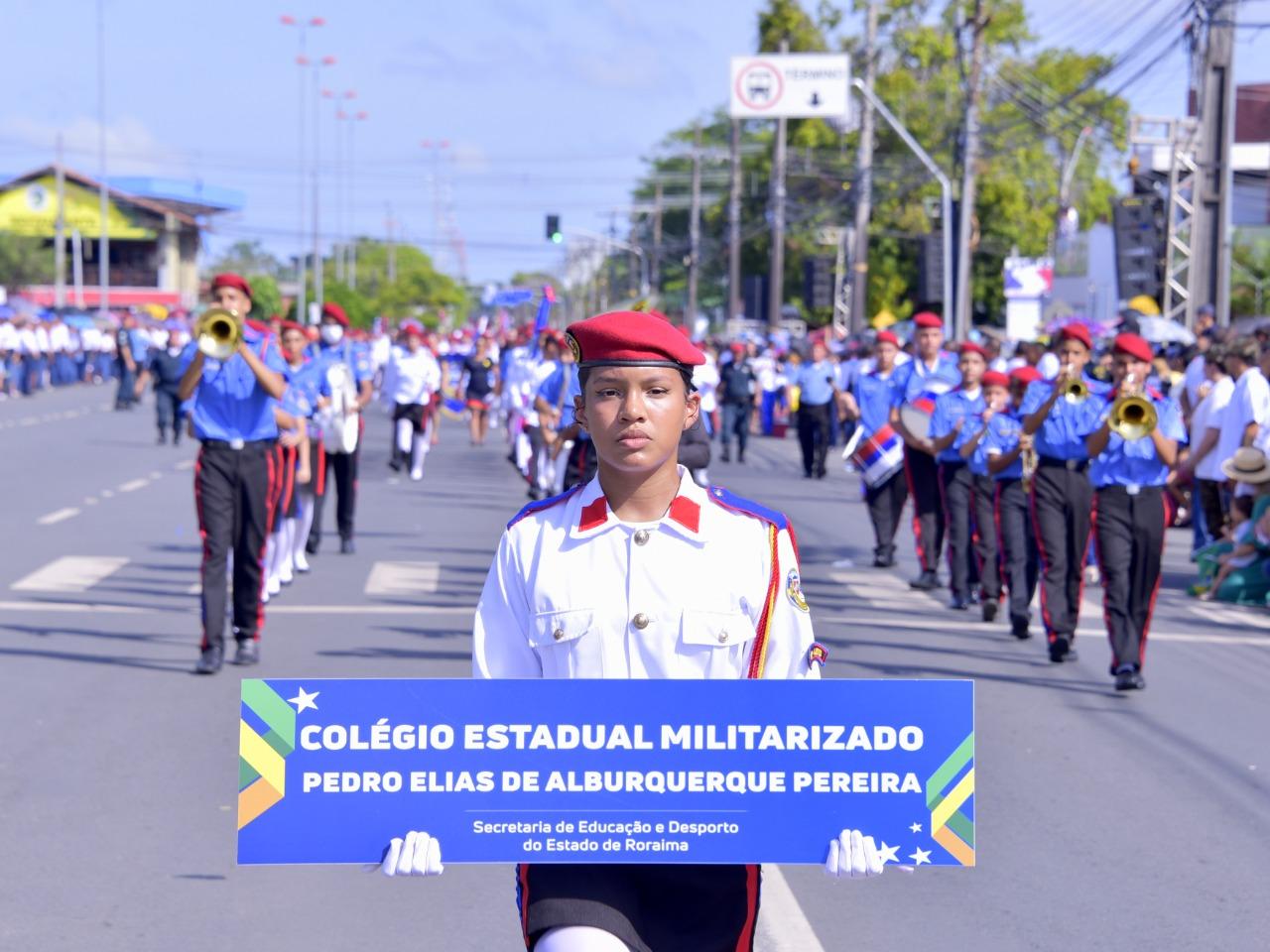 Celebração do bicentenário foi marcada pela volta do tradicional desfile cívico-militar