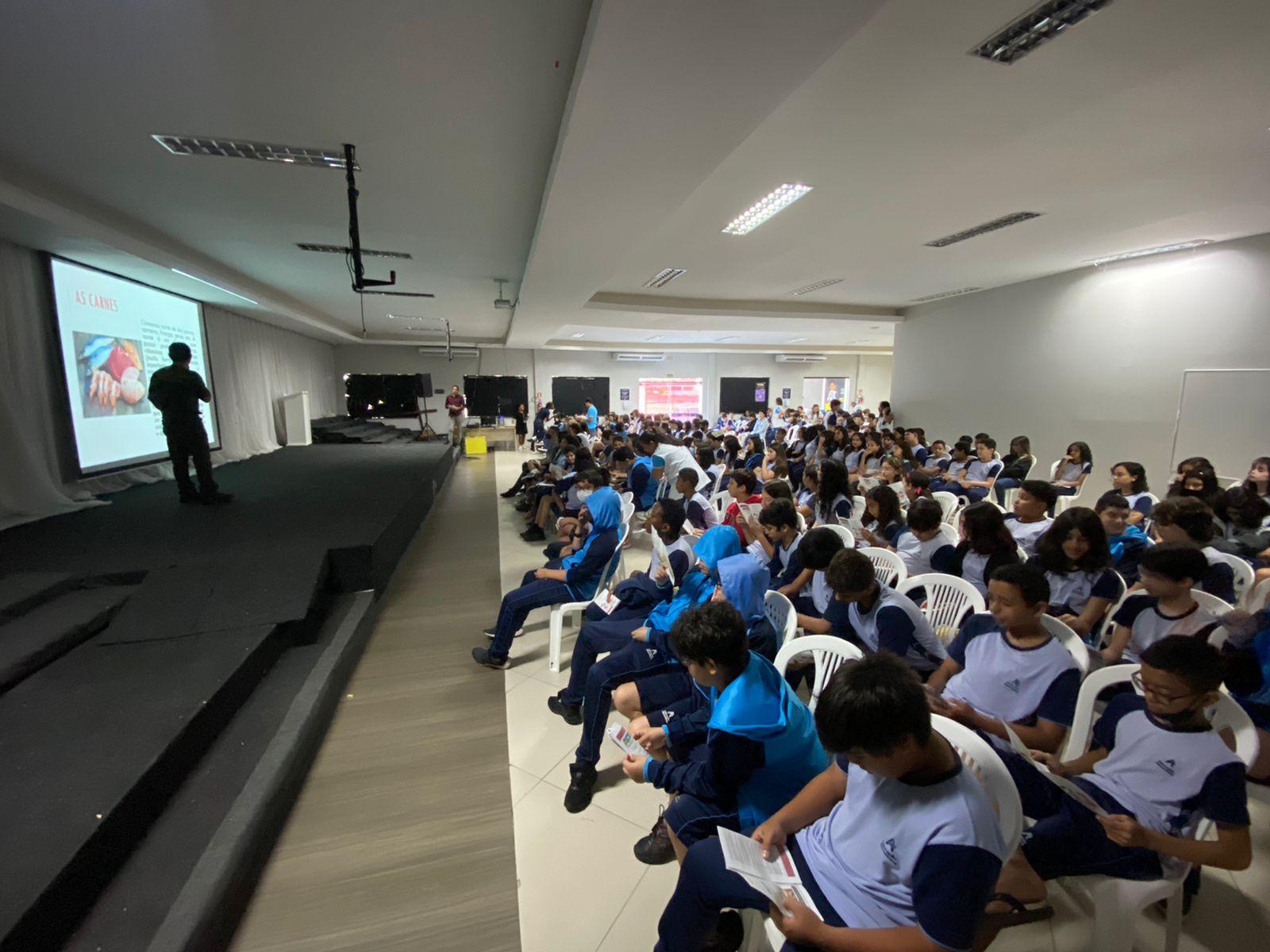 Aderr ministra palestras sobre alimentos de origem animal em escolas