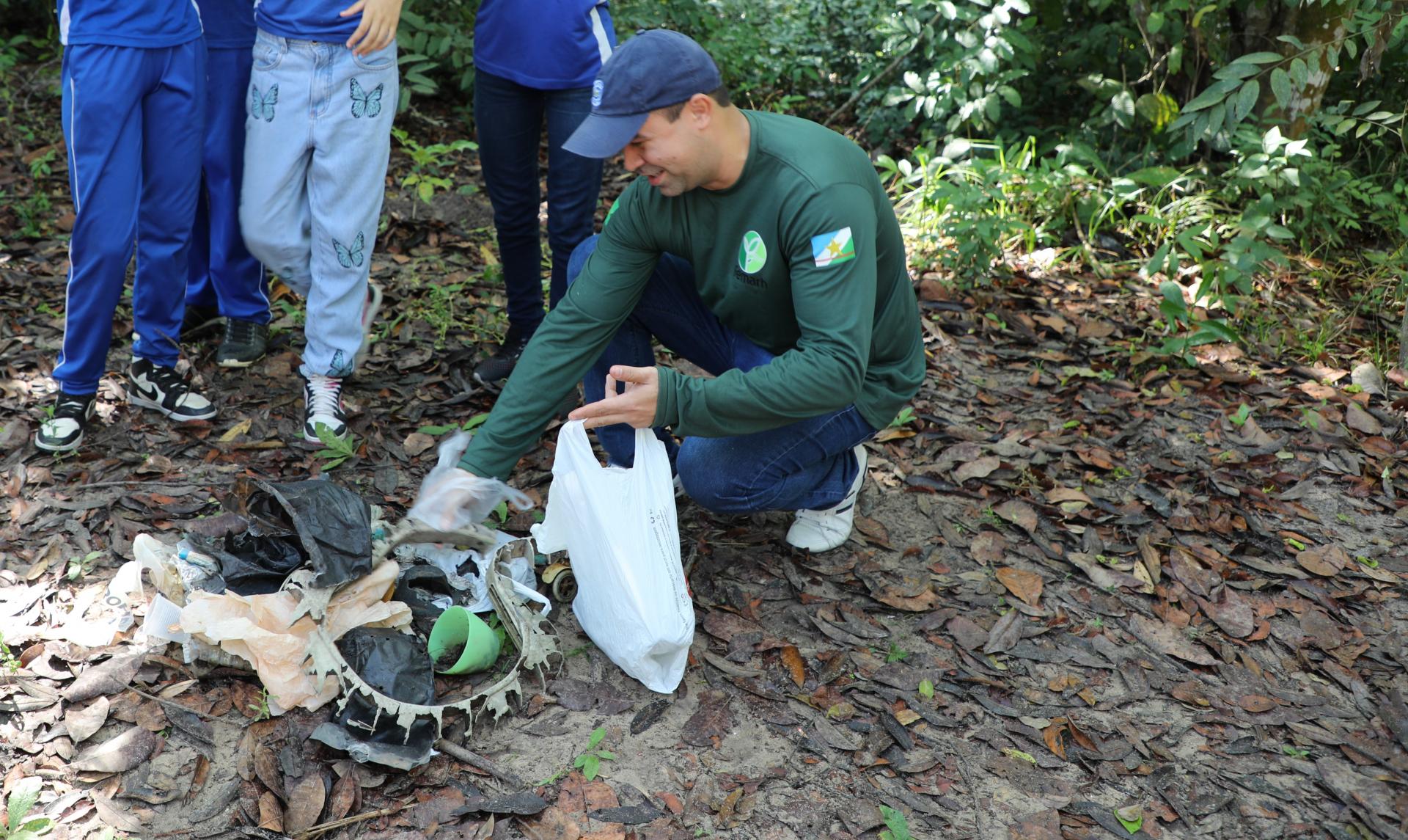 Femarh participa de projeto de recuperação de mata ciliar em igarapé