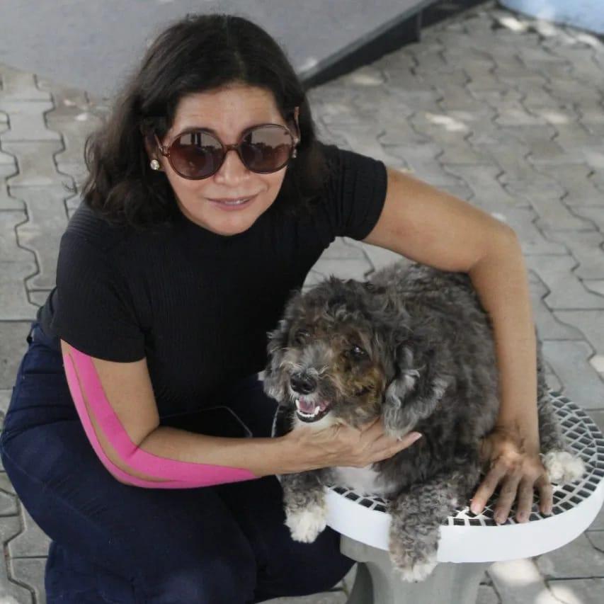 Outra devota com sua pet aguardando a benção. (Foto: Lucas Rossetti/Monte Roraima FM)