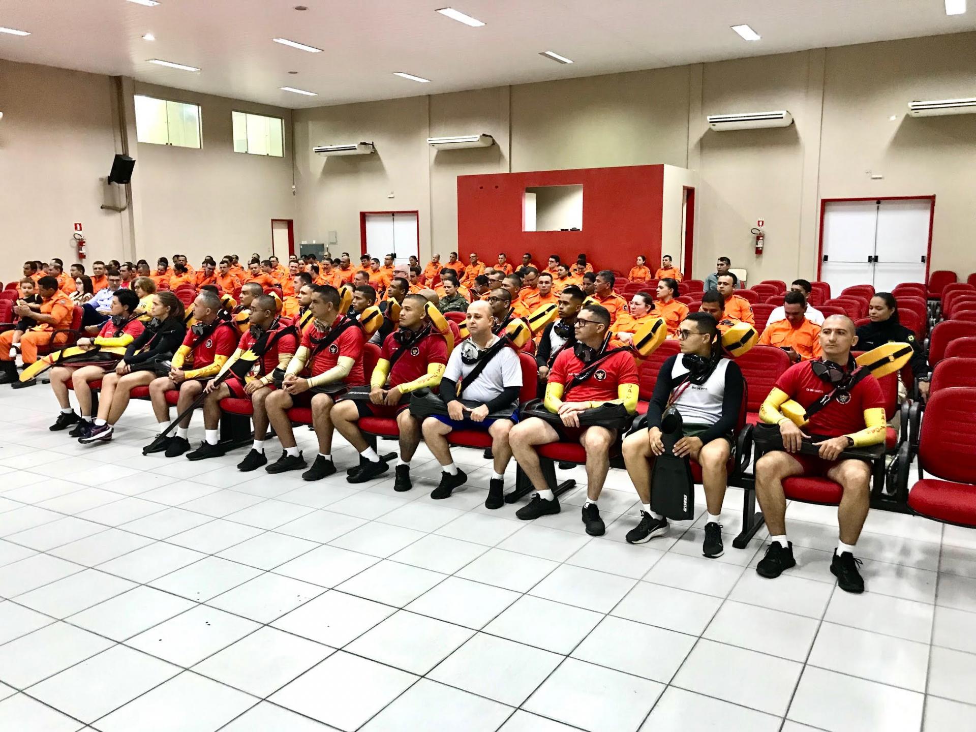 Corpo de Bombeiros conclui curso de abordagem técnica e inicia treino em salvamento aquático