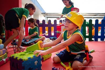 as crianças aprendem muito mais através de experiências e os brinquedos são considerados importantes aliados no processo de desenvolvimento das crianças