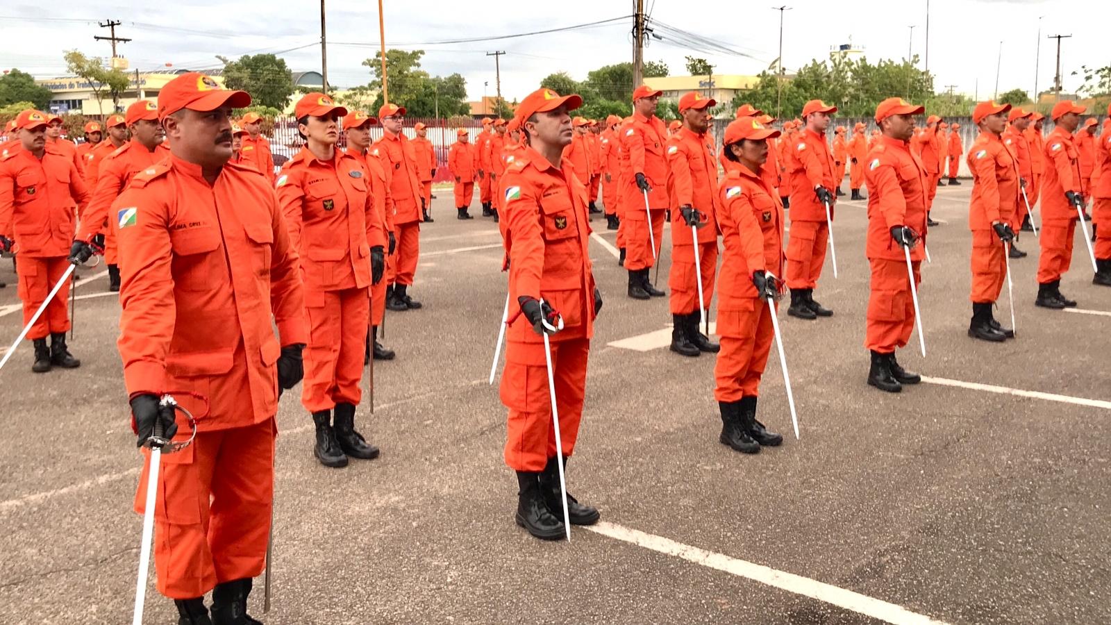 Corpo de Bombeiros realiza formatura alusiva ao aniversário de emancipação com promoção de militares