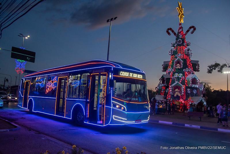 Passeios pelos pontos iluminados da cidade vão acontecer por mais uma semana