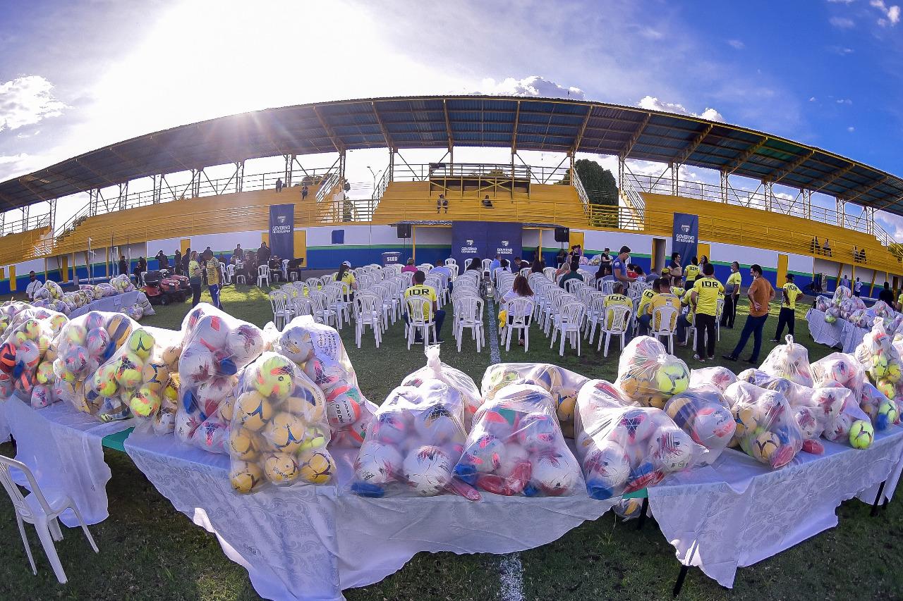 Estádio Ribeirão é reinaugurado com distribuição de kits esportivos para escolas estaduais