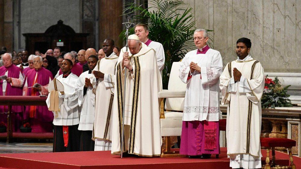 Papa na Epifania: encontrar a grandeza na pequenez que Deus tanto ama