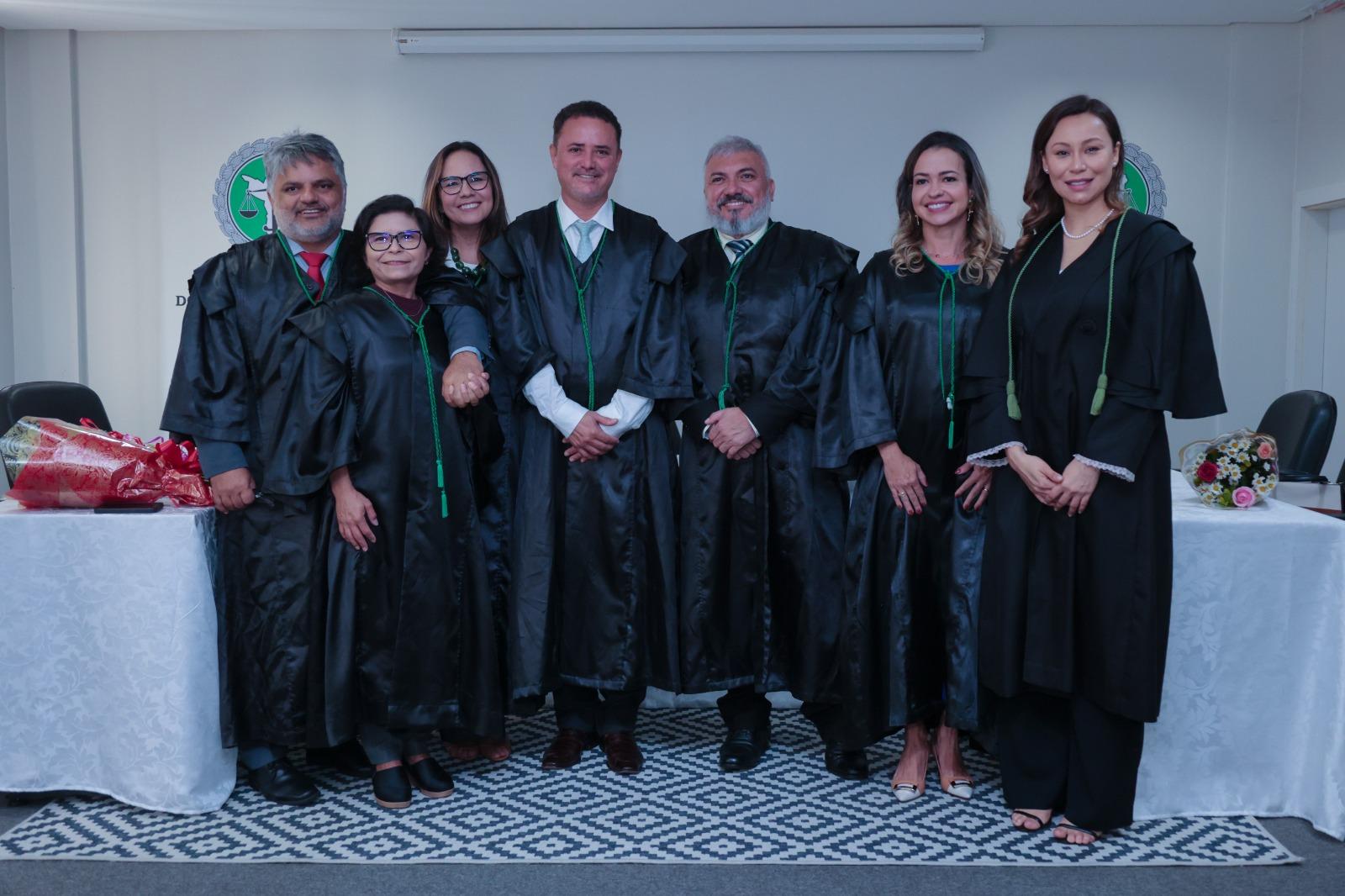 Defensoras e defensores do Conselho  Superior da Defensoria tomam posse