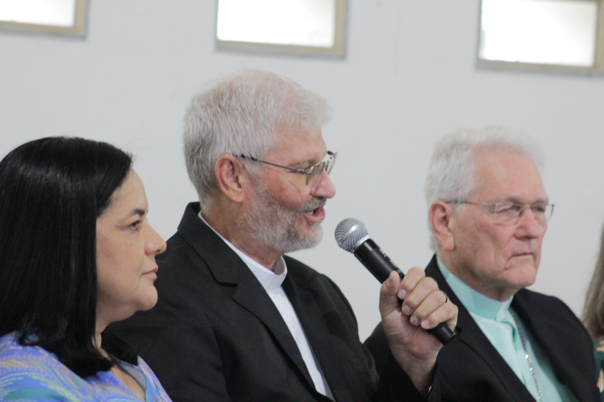 Em coletiva de imprensa, Dom Evaristo fala sobre seu trabalho em conjunto com os padres, pastorais e comunidades