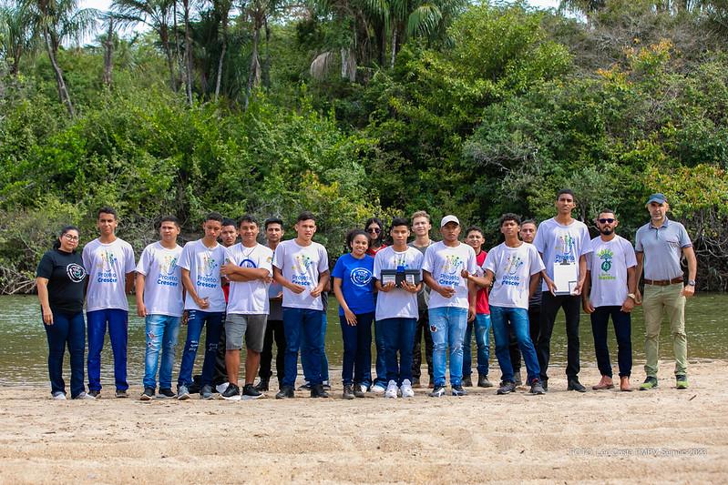 Jovens do Projeto Crescer visitam balneário, como parte das atividades em alusão ao Dia Mundial da Água