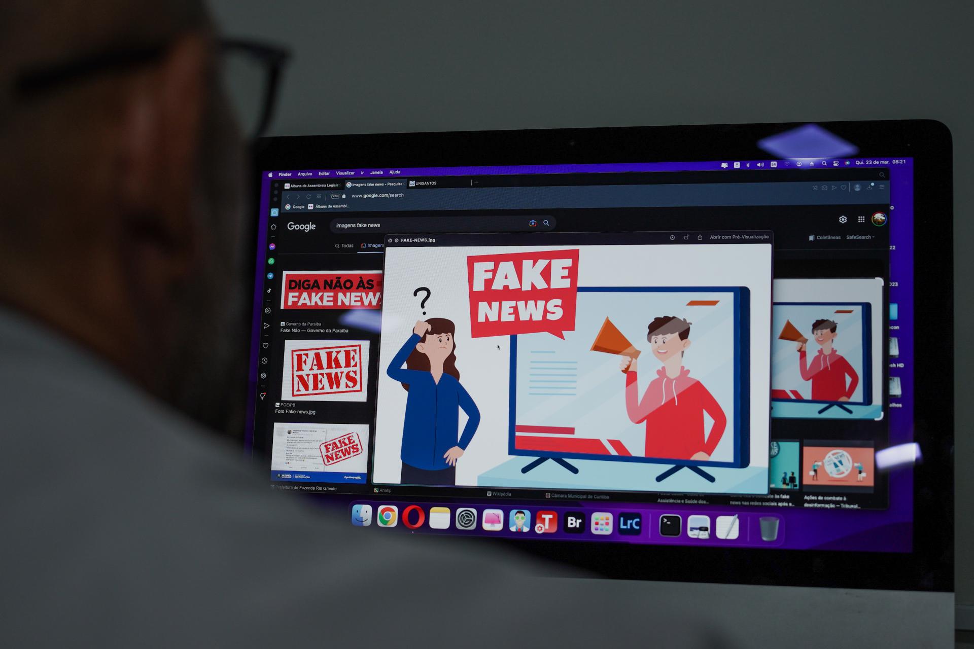 Lei pune com até dois anos de prisão para quem propaga Fake News