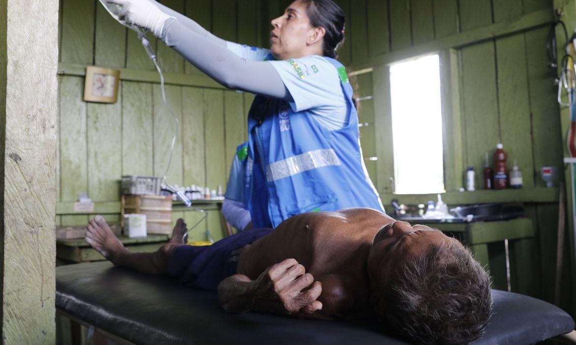 Ministério convoca 117 médicos para atenderem comunidades indígenas