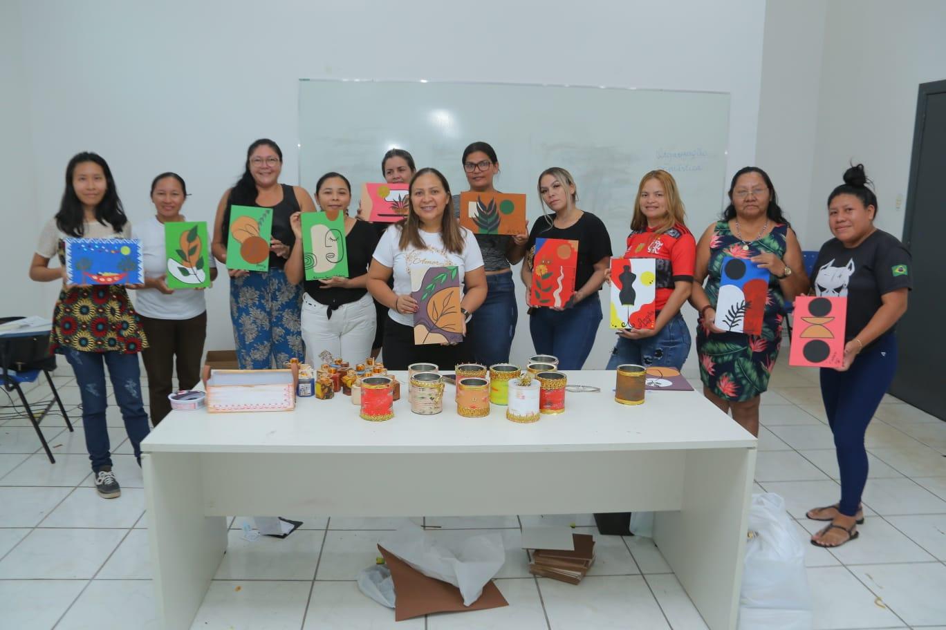 Oficinas de personal organizer e artesanato oferecidas pela Escolegis estimulam alunas a se reinventar