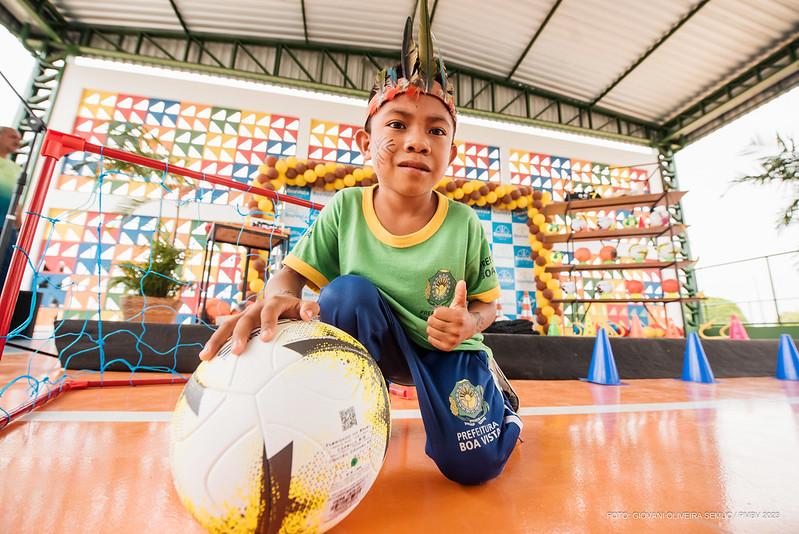 Prefeitura inaugura primeira quadra poliesportiva em escola indígena de Boa Vista