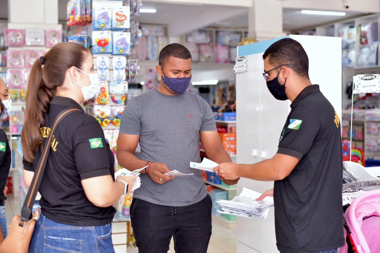 Procon Estadual realiza ação sobre direitos do consumidor no centro de Boa Vista nesta quarta-feira, 15