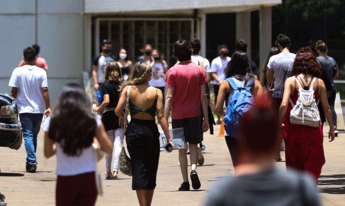 Enem: candidatos têm até esta sexta-feira para pedir isenção de taxa