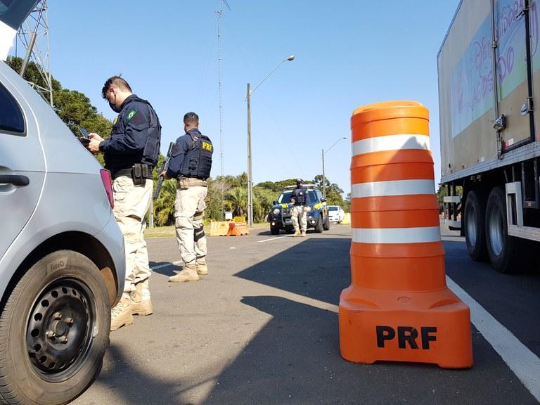 Operação Tiradentes: PRF realizará ações com foco nas ultrapassagens proibidas e fiscalização de alcoolemia