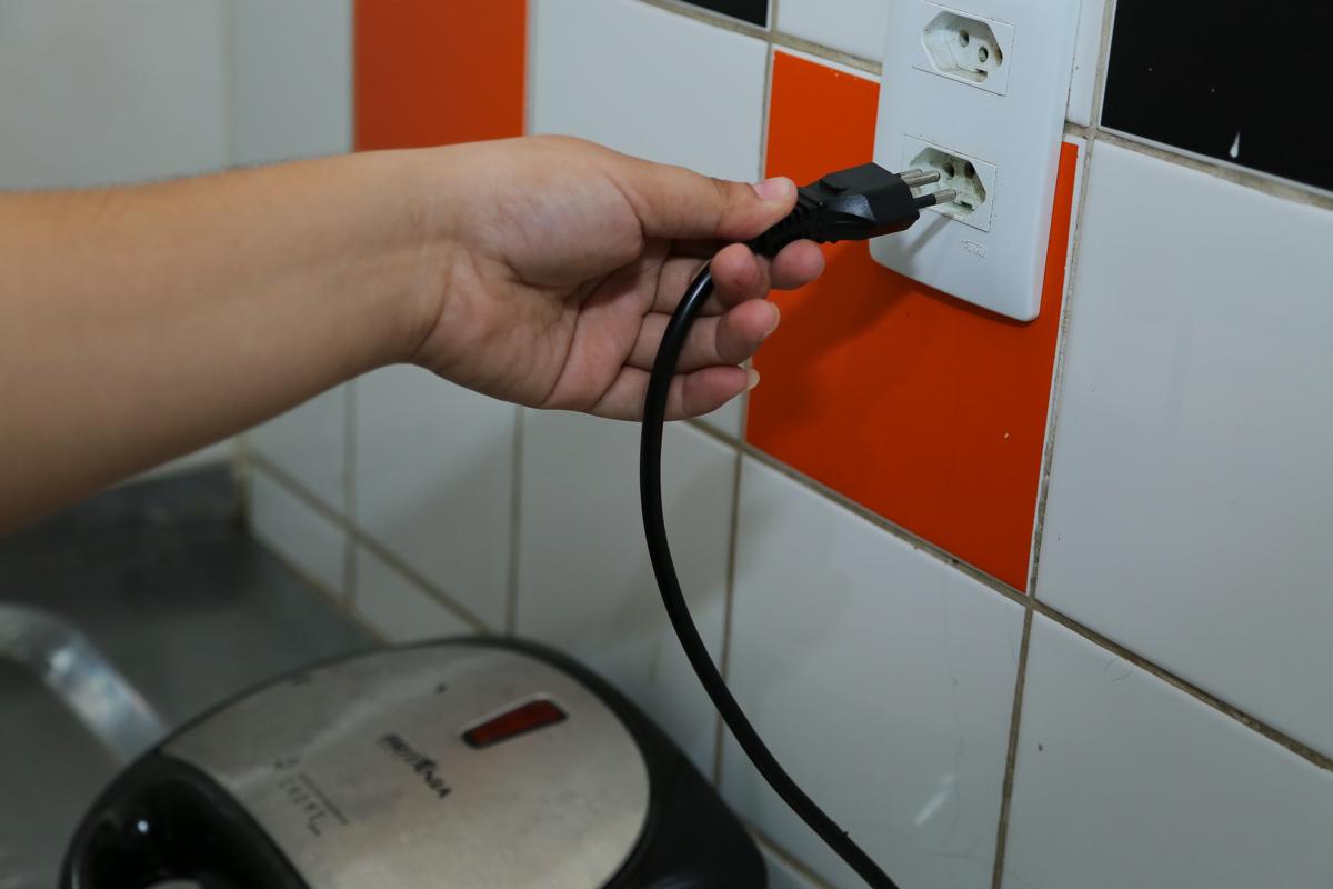 PROCON: Consumidores prejudicados em casos de quedas de energia podem ser ressarcidos