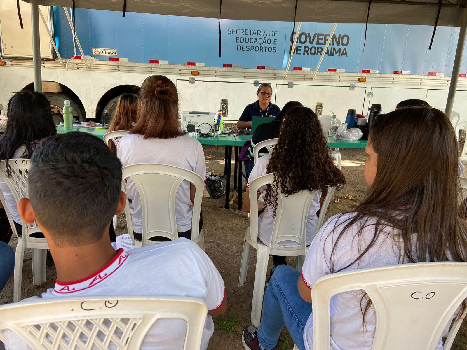 Alunos do Colégio Estadual Elza Breves recebem atendimentos odontológicos