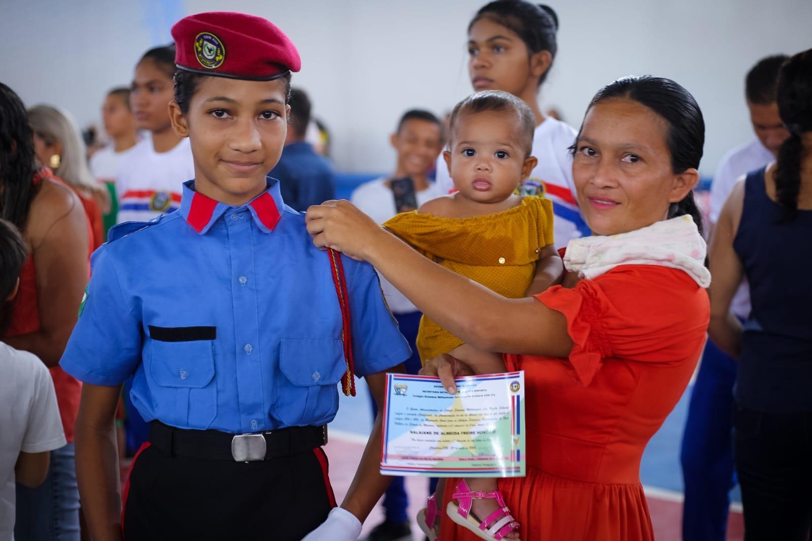 Mais de 4 mil estudantes de colégios militarizados de Roraima são agraciados com alamares