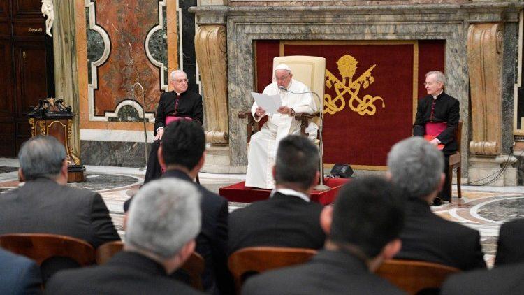 Papa sobre abusos: comunidades divididas por esse mal, é preciso reparar vidas destruídas