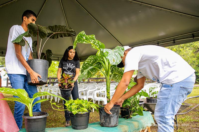 Feirinha expõe produção de jovens da Oficina de Educação Ambiental e Compostagem