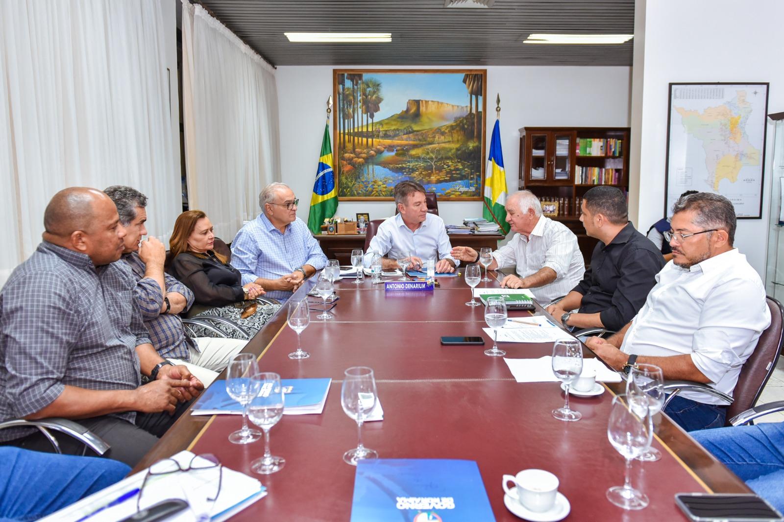 Governo inicia diálogo para inserir carne suína na alimentação escolar    