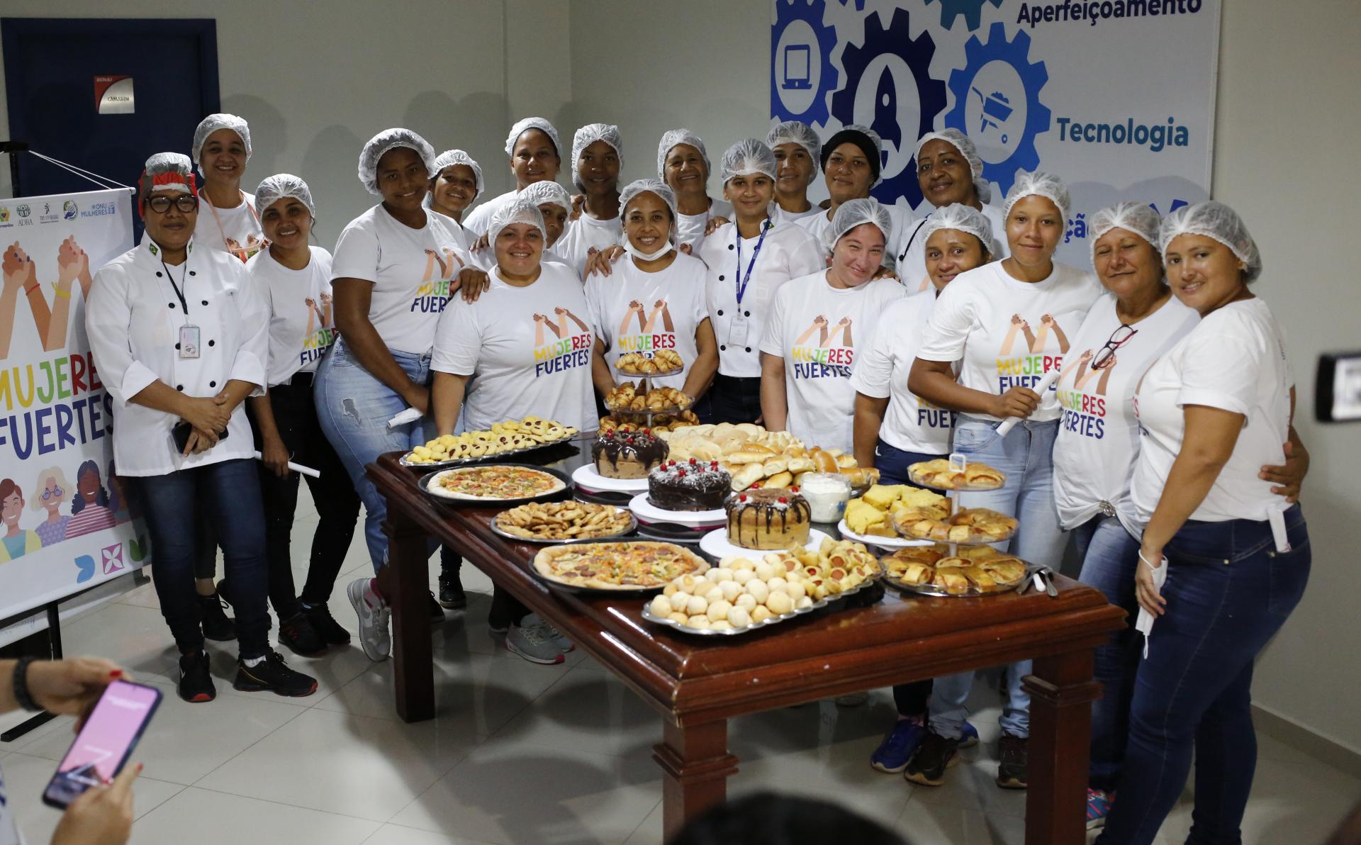 Migrantes venezuelanas recebem equipamentos para iniciar o próprio negócio na área gastronômica