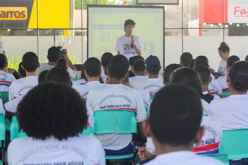 Equipe do Parlamento Jovem apresenta projeto na Escola Wanda David Aguiar