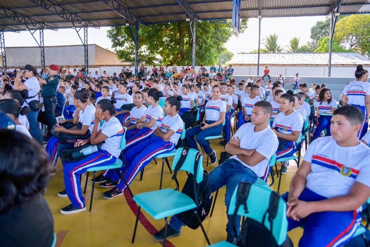 Governo federal vai encerrar programa de escolas cívico-militares