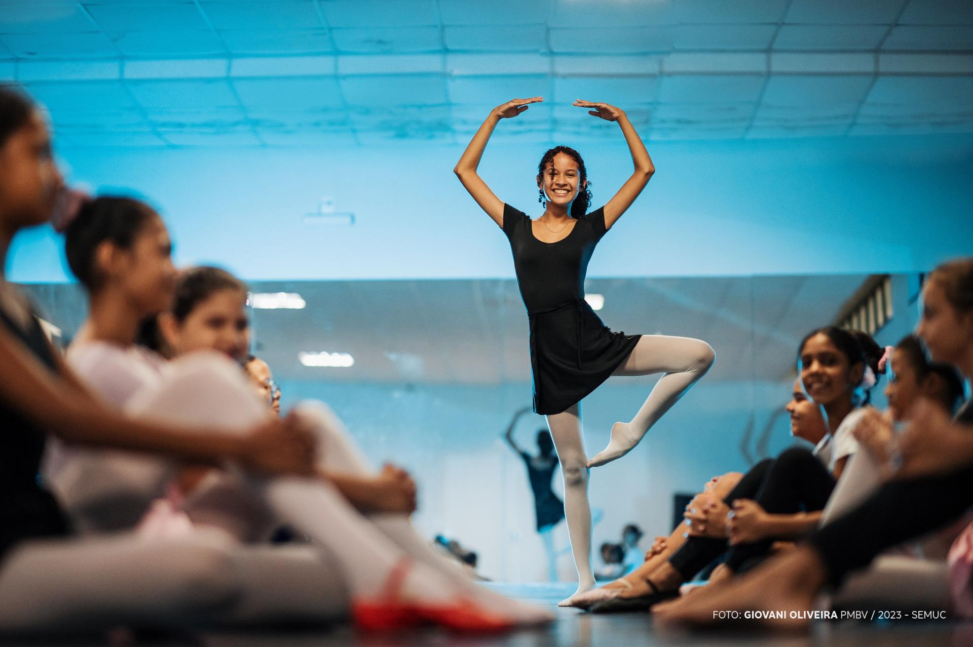 Alunos do Curso de Balé de Boa Vista retornam às aulas no Teatro Municipal