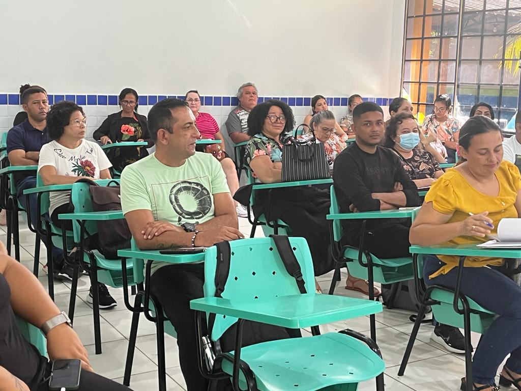 Quase mil professores do interior recebem capacitação de formação continuada itinerante