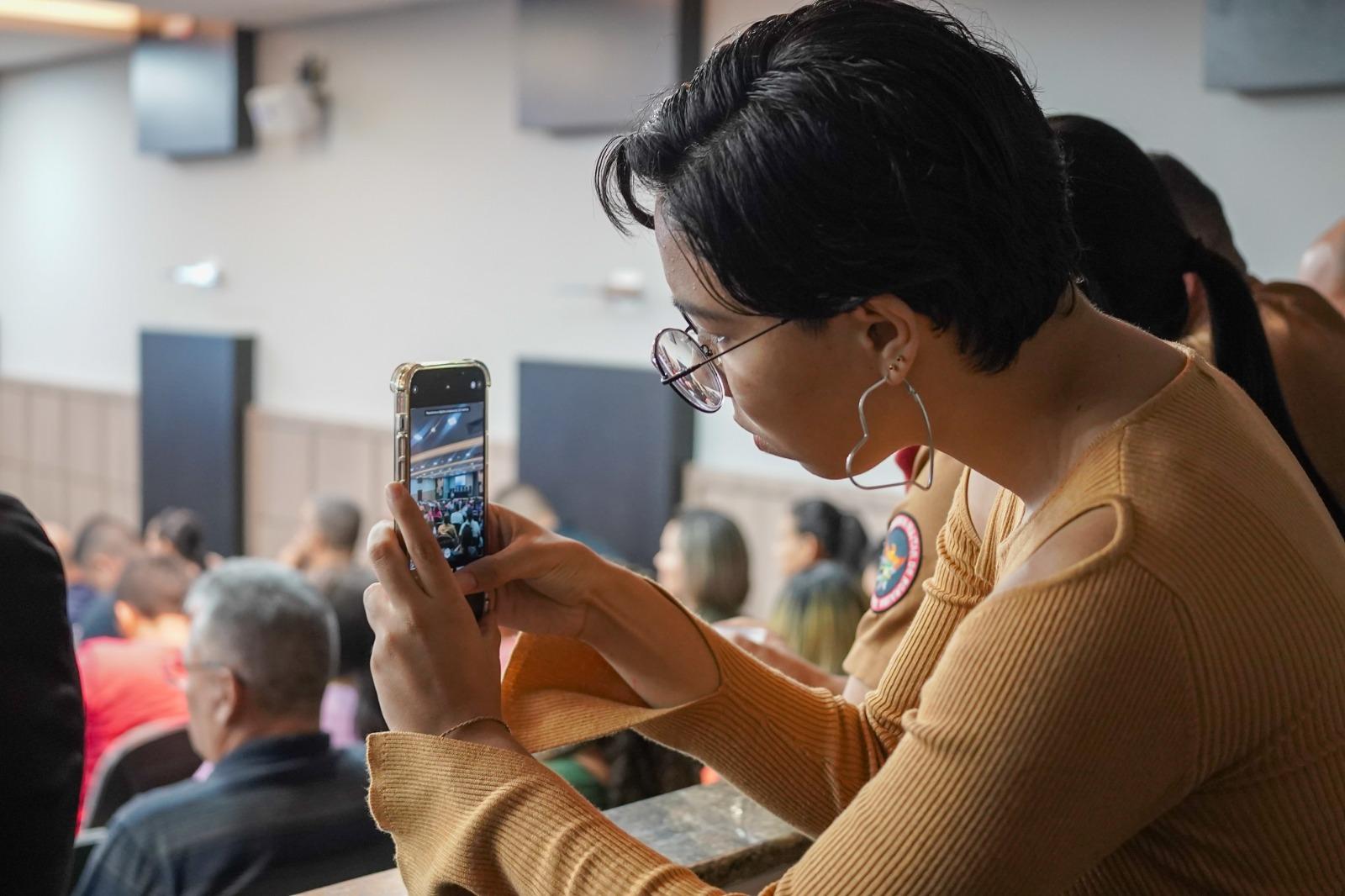 Curso de Fotografia profissional no celular é ofertado pela Escolegis