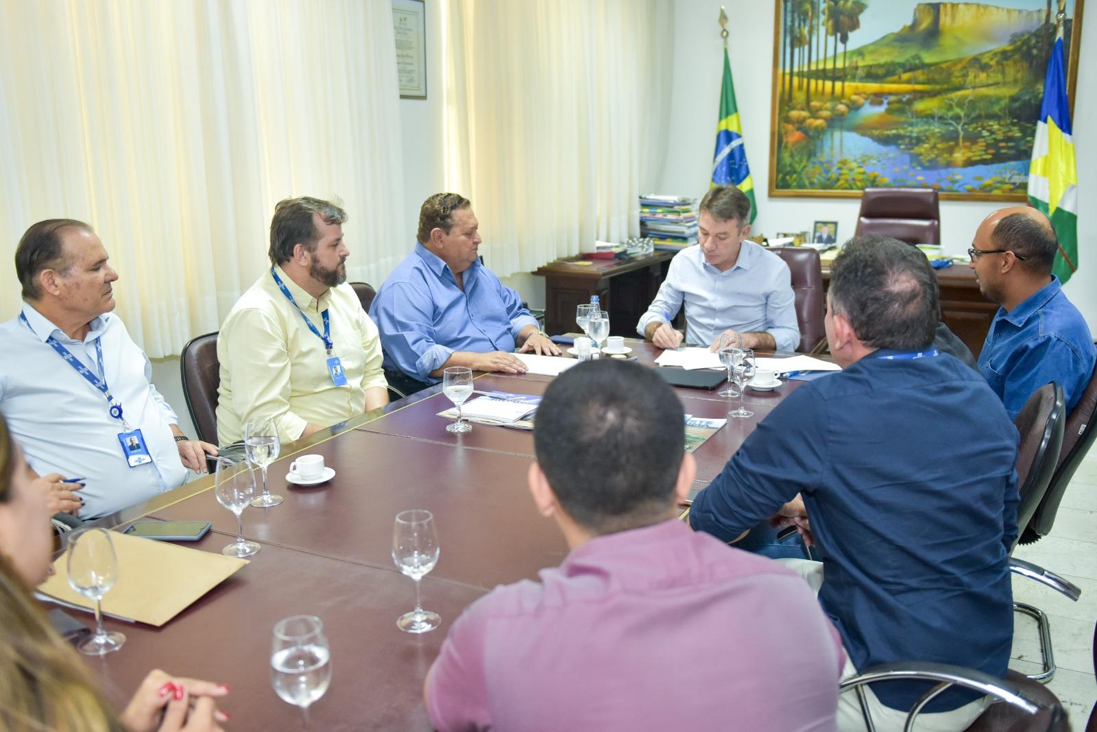 Governo e Sebrae assinam acordo para a realização de censo empresarial em Roraima