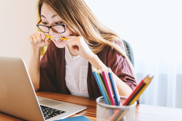 Mulheres brasileiras estão ansiosas e estressadas, aponta levantamento