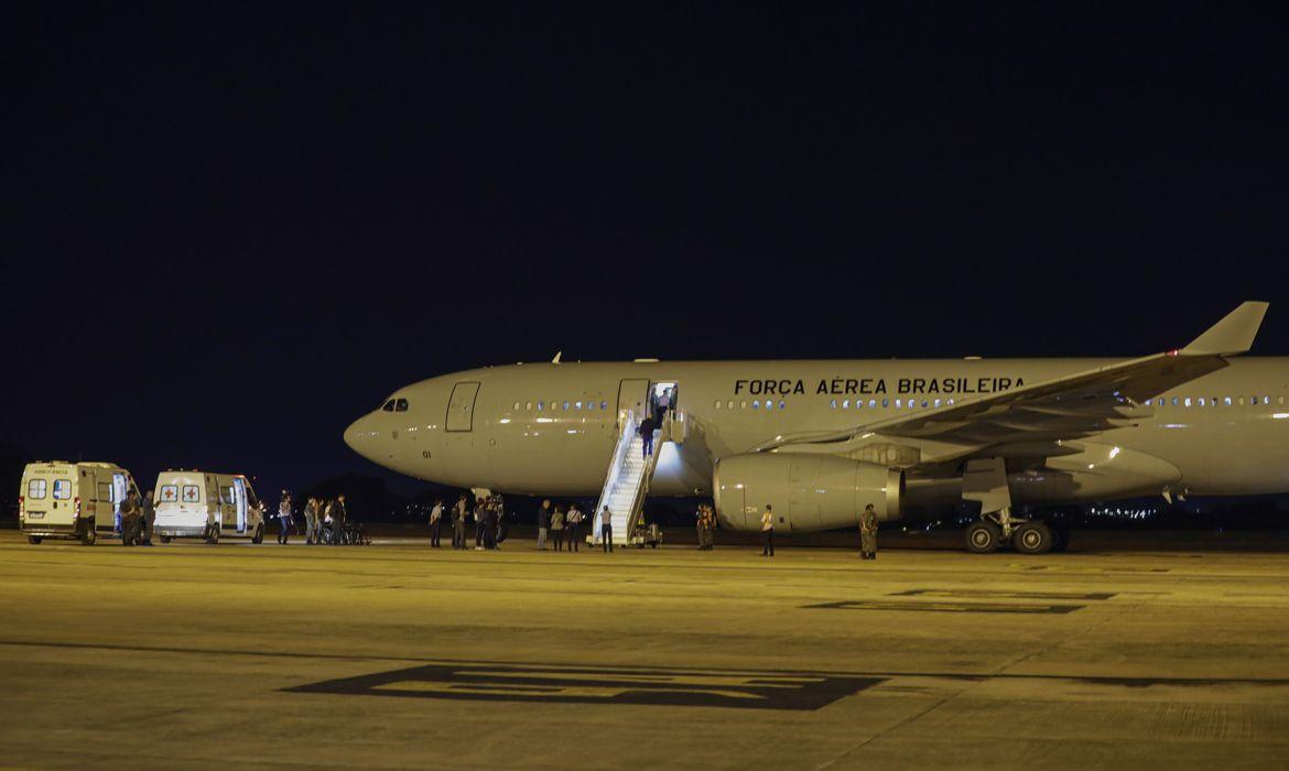 Nono avião da FAB decola hoje para resgatar brasileiros em Israel