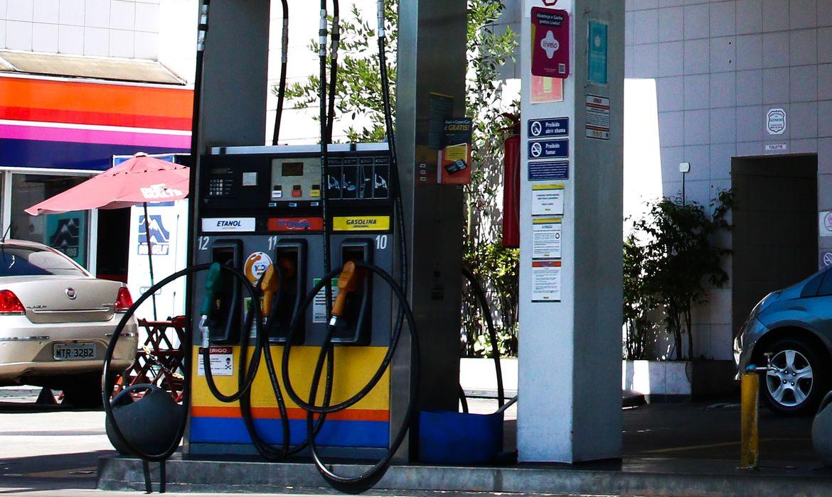 Petrobras reduz preço da gasolina a partir deste sábado