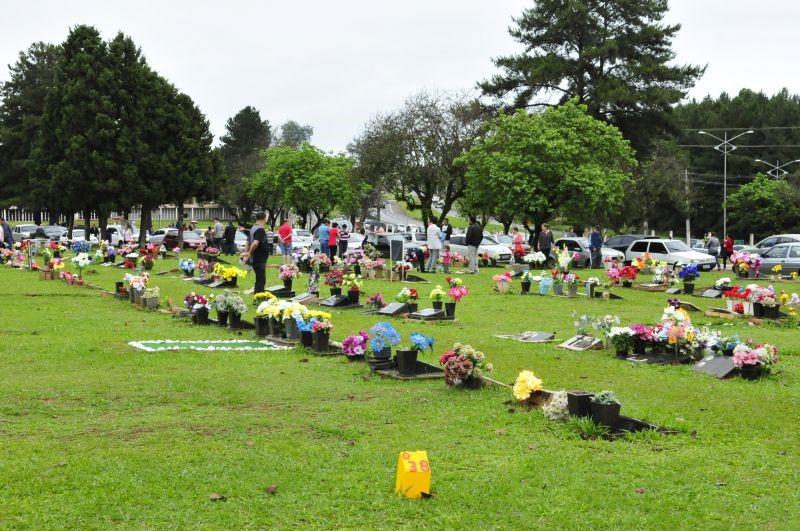 Prefeitura prepara cemitério para visitação no Dia de Finados