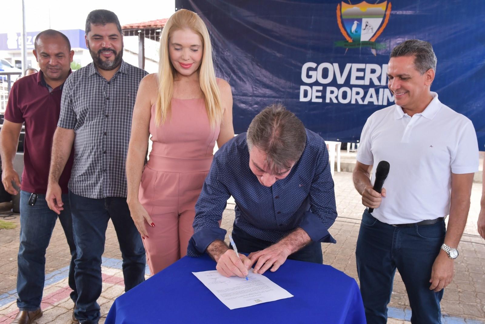 Governador inaugura Casas do Produtor Rural e assina ordens de serviço para pavimentar trecho da BR-210 e implantar esgotamento sanitário